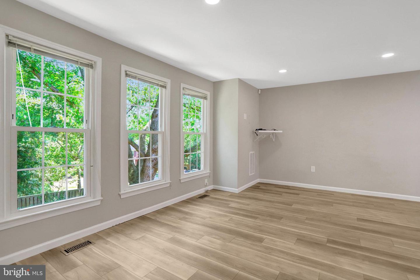 7457 HATHERLEIGH CT, ALEXANDRIA, Virginia 22315, 2 Bedrooms Bedrooms, ,3 BathroomsBathrooms,Residential,For sale,7457 HATHERLEIGH CT,VAFX2246810 MLS # VAFX2246810