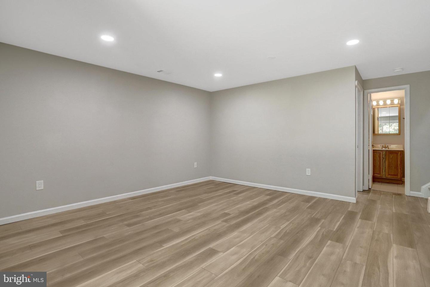 7457 HATHERLEIGH CT, ALEXANDRIA, Virginia 22315, 2 Bedrooms Bedrooms, ,3 BathroomsBathrooms,Residential,For sale,7457 HATHERLEIGH CT,VAFX2246810 MLS # VAFX2246810