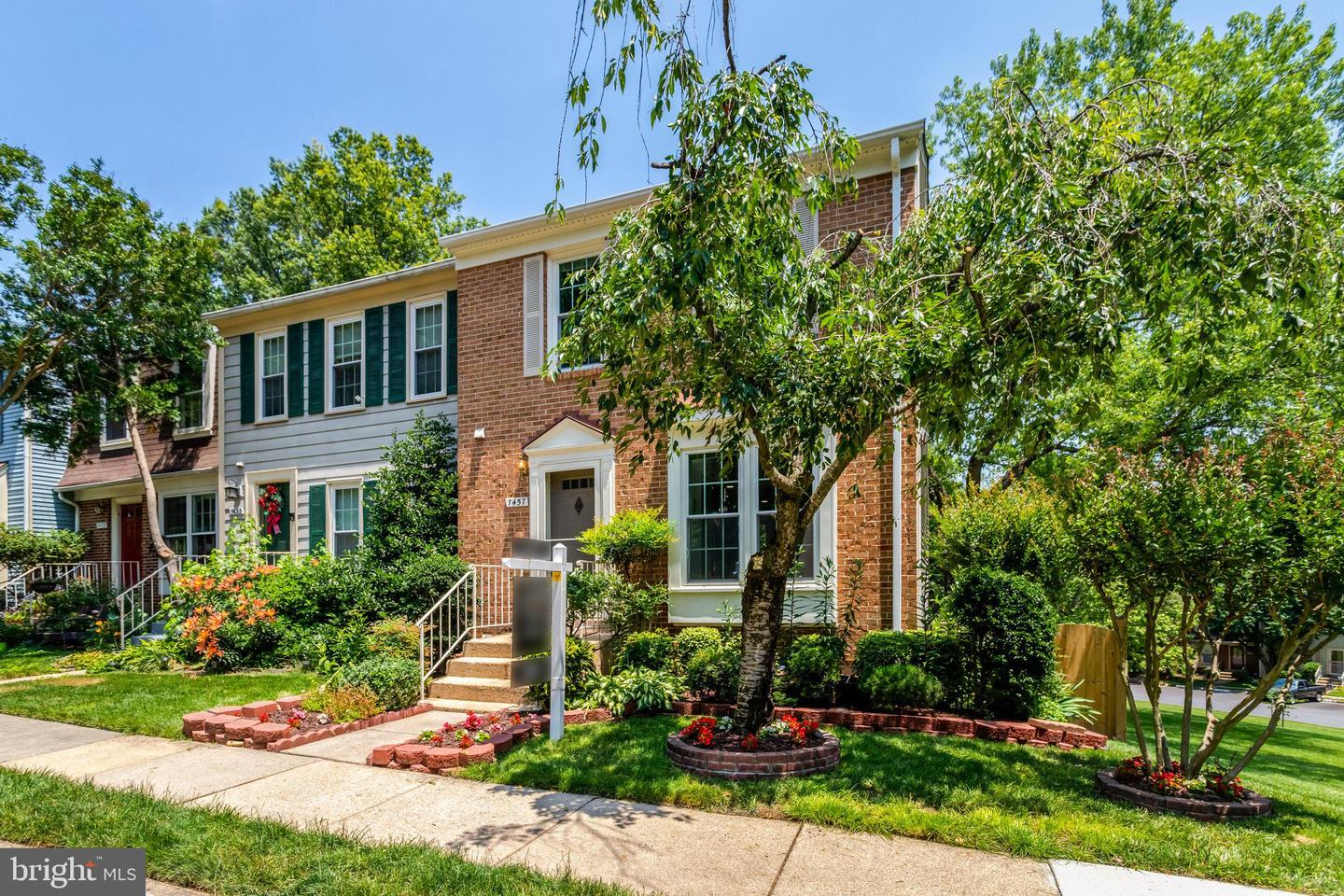 7457 HATHERLEIGH CT, ALEXANDRIA, Virginia 22315, 2 Bedrooms Bedrooms, ,3 BathroomsBathrooms,Residential,For sale,7457 HATHERLEIGH CT,VAFX2246810 MLS # VAFX2246810