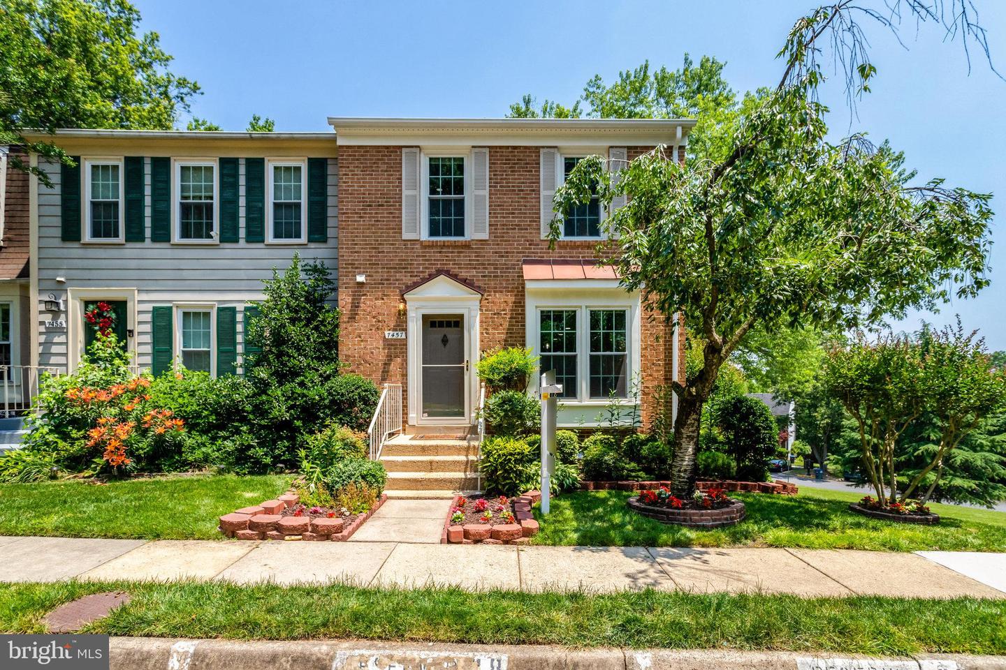 7457 HATHERLEIGH CT, ALEXANDRIA, Virginia 22315, 2 Bedrooms Bedrooms, ,3 BathroomsBathrooms,Residential,For sale,7457 HATHERLEIGH CT,VAFX2246810 MLS # VAFX2246810