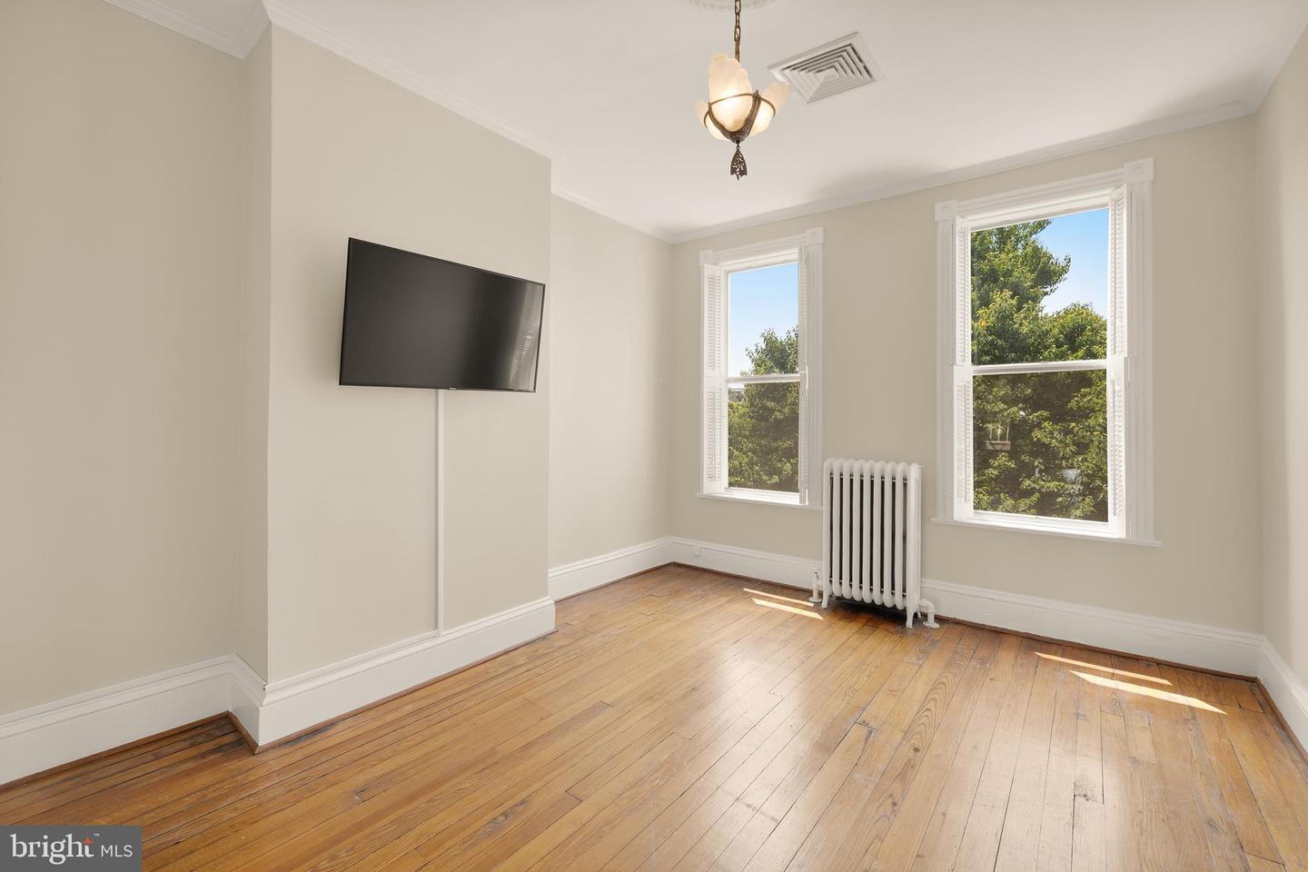 107 5TH ST SE, WASHINGTON, District Of Columbia 20003, 4 Bedrooms Bedrooms, ,2 BathroomsBathrooms,Residential,For sale,107 5TH ST SE,DCDC2205552 MLS # DCDC2205552