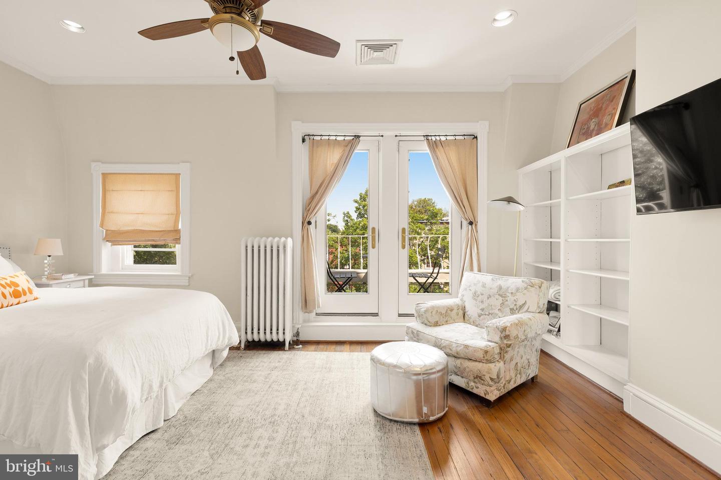 107 5TH ST SE, WASHINGTON, District Of Columbia 20003, 4 Bedrooms Bedrooms, ,2 BathroomsBathrooms,Residential,For sale,107 5TH ST SE,DCDC2205552 MLS # DCDC2205552