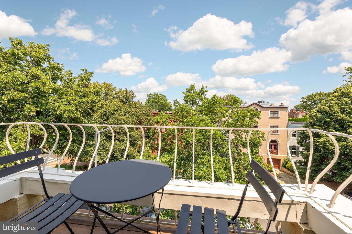 107 5TH ST SE, WASHINGTON, District Of Columbia 20003, 4 Bedrooms Bedrooms, ,2 BathroomsBathrooms,Residential,For sale,107 5TH ST SE,DCDC2205552 MLS # DCDC2205552