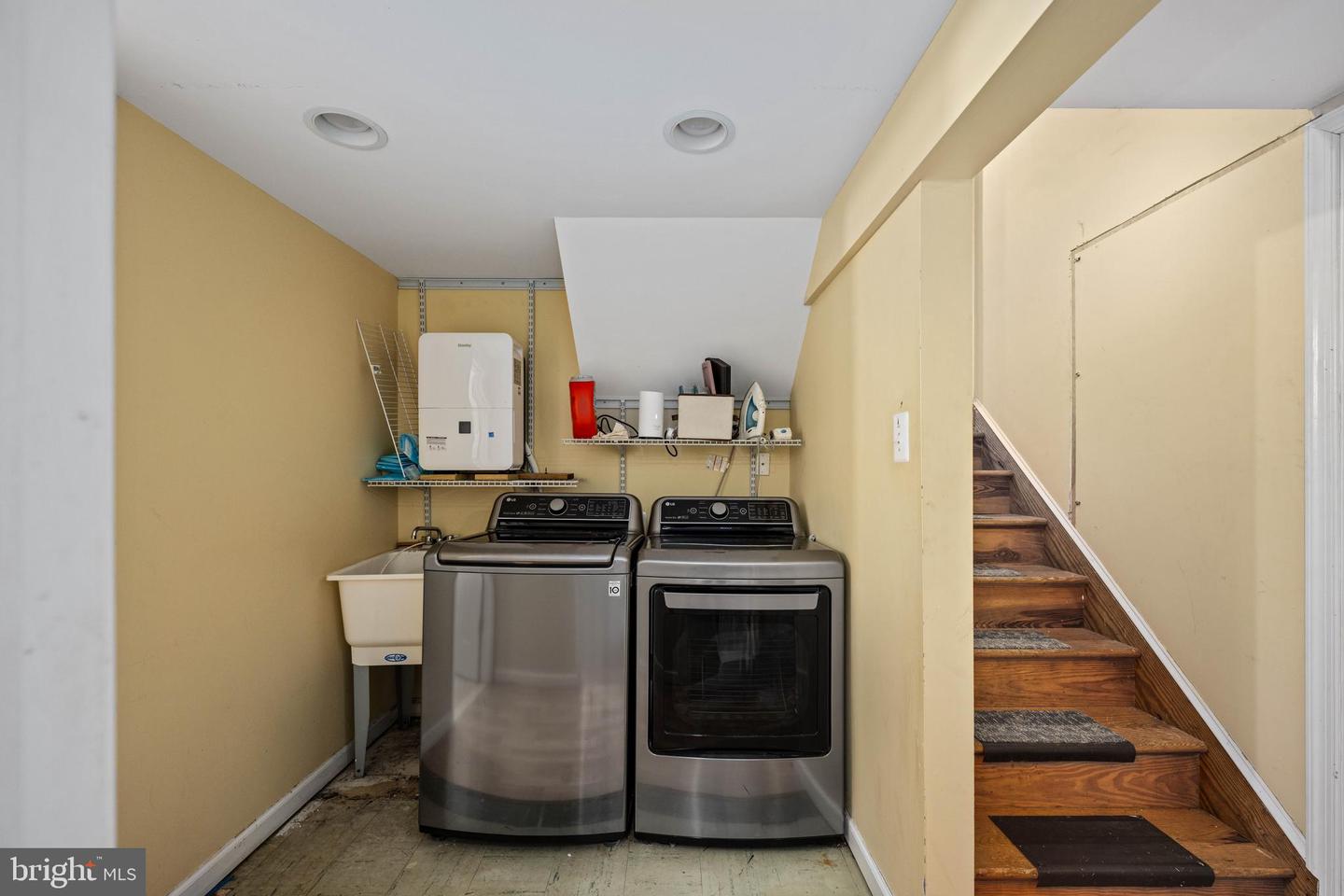 8827 CAMFIELD DR, ALEXANDRIA, Virginia 22308, 4 Bedrooms Bedrooms, ,3 BathroomsBathrooms,Residential,For sale,8827 CAMFIELD DR,VAFX2247450 MLS # VAFX2247450