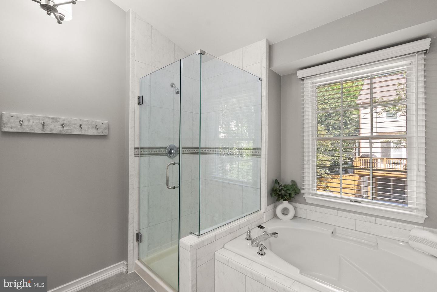 6498 MILVA LN, SPRINGFIELD, Virginia 22150, 3 Bedrooms Bedrooms, ,2 BathroomsBathrooms,Residential,For sale,6498 MILVA LN,VAFX2247982 MLS # VAFX2247982