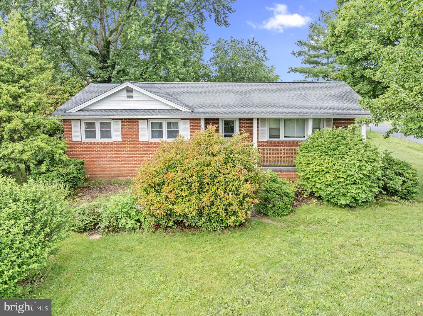 22286 SENEDO RD, EDINBURG, Virginia 22824, 3 Bedrooms Bedrooms, ,2 BathroomsBathrooms,Residential,For sale,22286 SENEDO RD,VASH2011734 MLS # VASH2011734