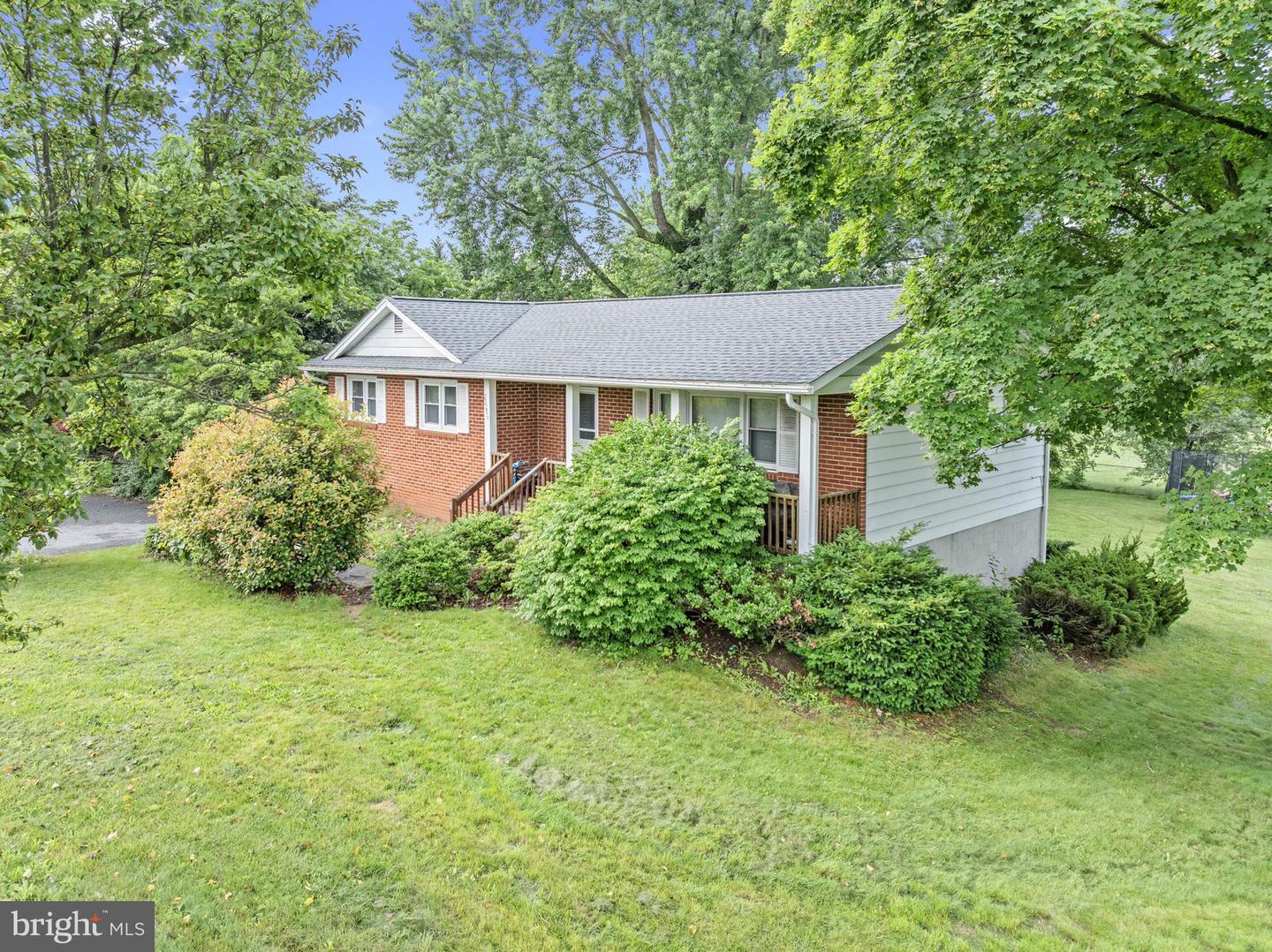 22286 SENEDO RD, EDINBURG, Virginia 22824, 3 Bedrooms Bedrooms, ,2 BathroomsBathrooms,Residential,For sale,22286 SENEDO RD,VASH2011734 MLS # VASH2011734