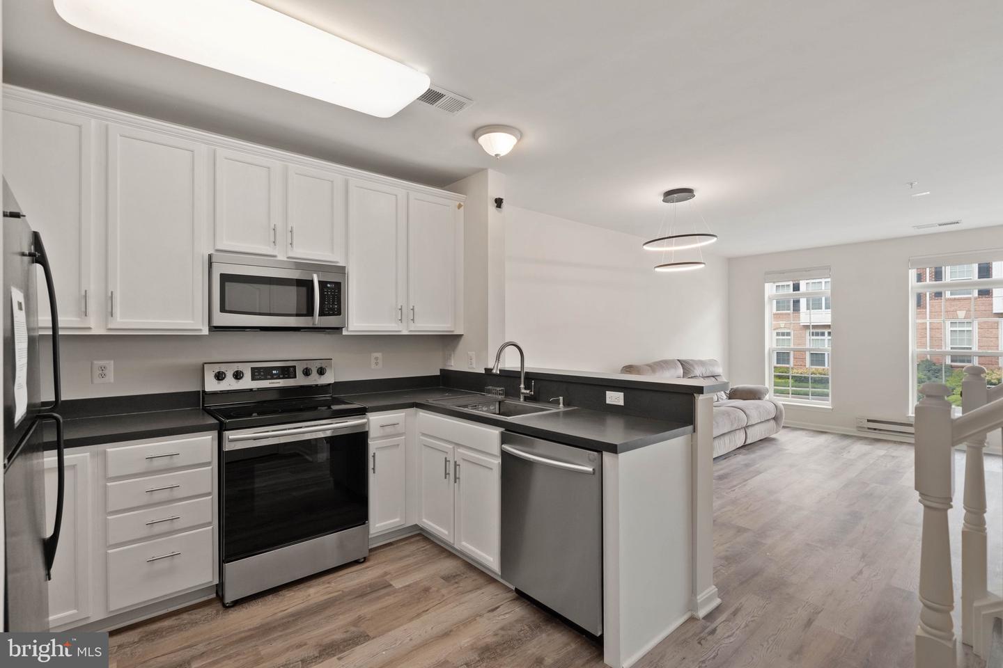 19278 HARLOW SQ, LEESBURG, Virginia 20176, 3 Bedrooms Bedrooms, ,2 BathroomsBathrooms,Residential,For sale,19278 HARLOW SQ,VALO2099906 MLS # VALO2099906