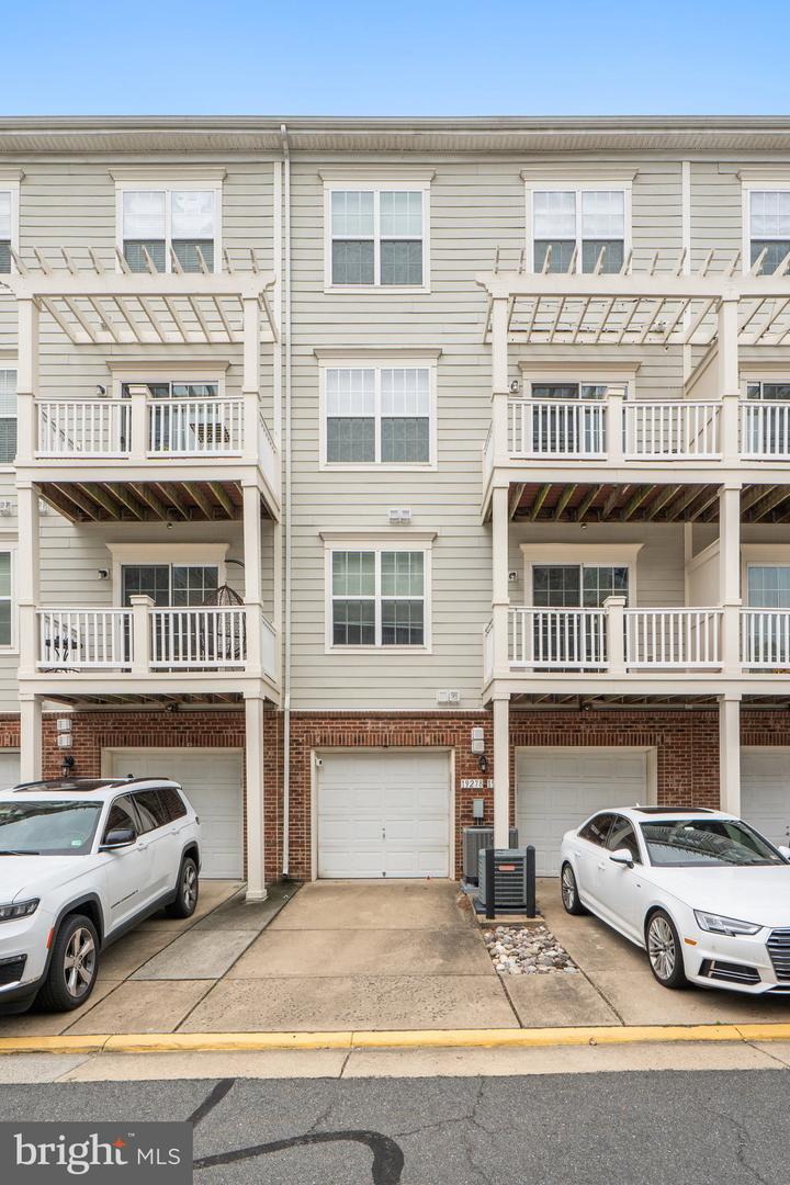 19278 HARLOW SQ, LEESBURG, Virginia 20176, 3 Bedrooms Bedrooms, ,2 BathroomsBathrooms,Residential,For sale,19278 HARLOW SQ,VALO2099906 MLS # VALO2099906