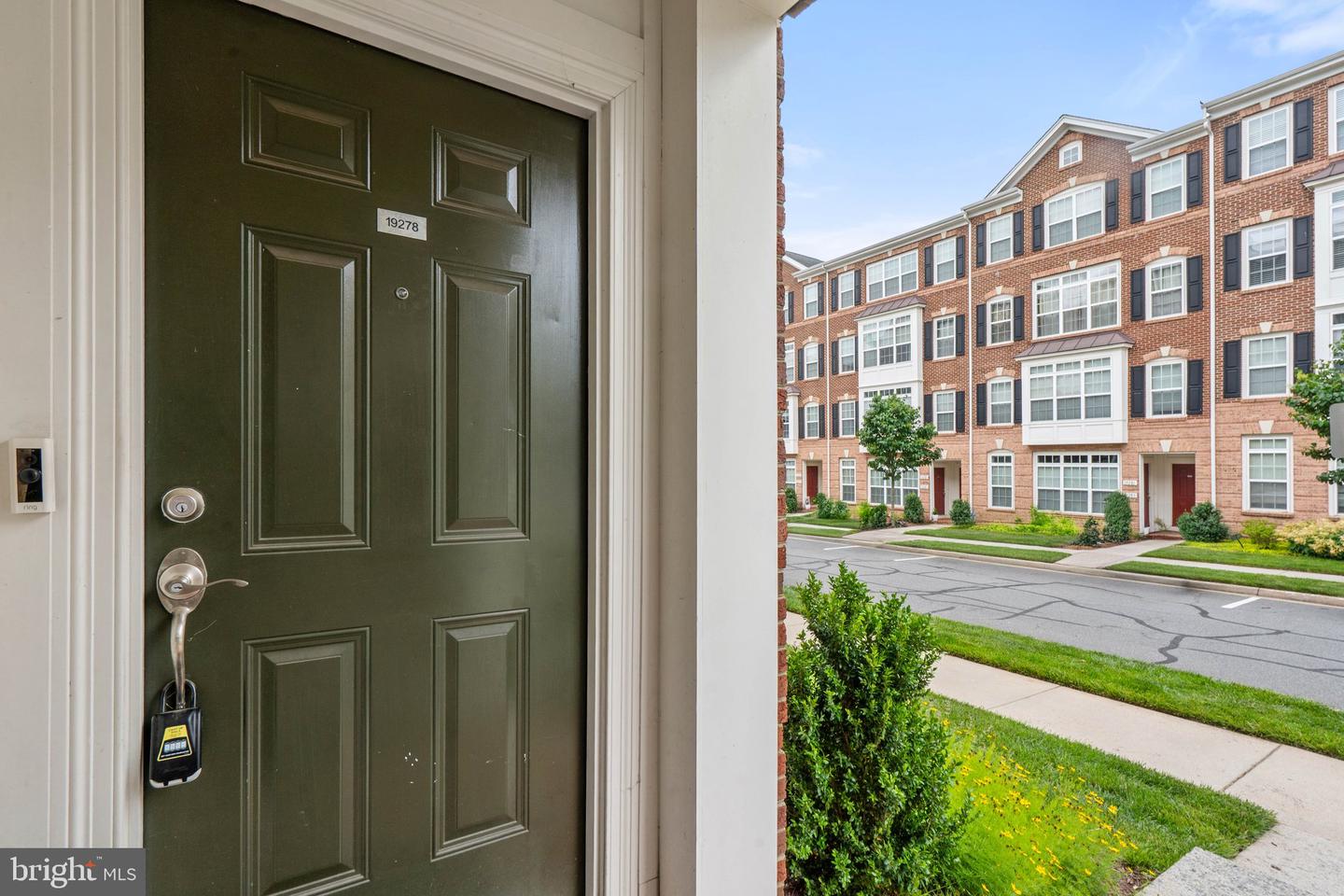 19278 HARLOW SQ, LEESBURG, Virginia 20176, 3 Bedrooms Bedrooms, ,2 BathroomsBathrooms,Residential,For sale,19278 HARLOW SQ,VALO2099906 MLS # VALO2099906