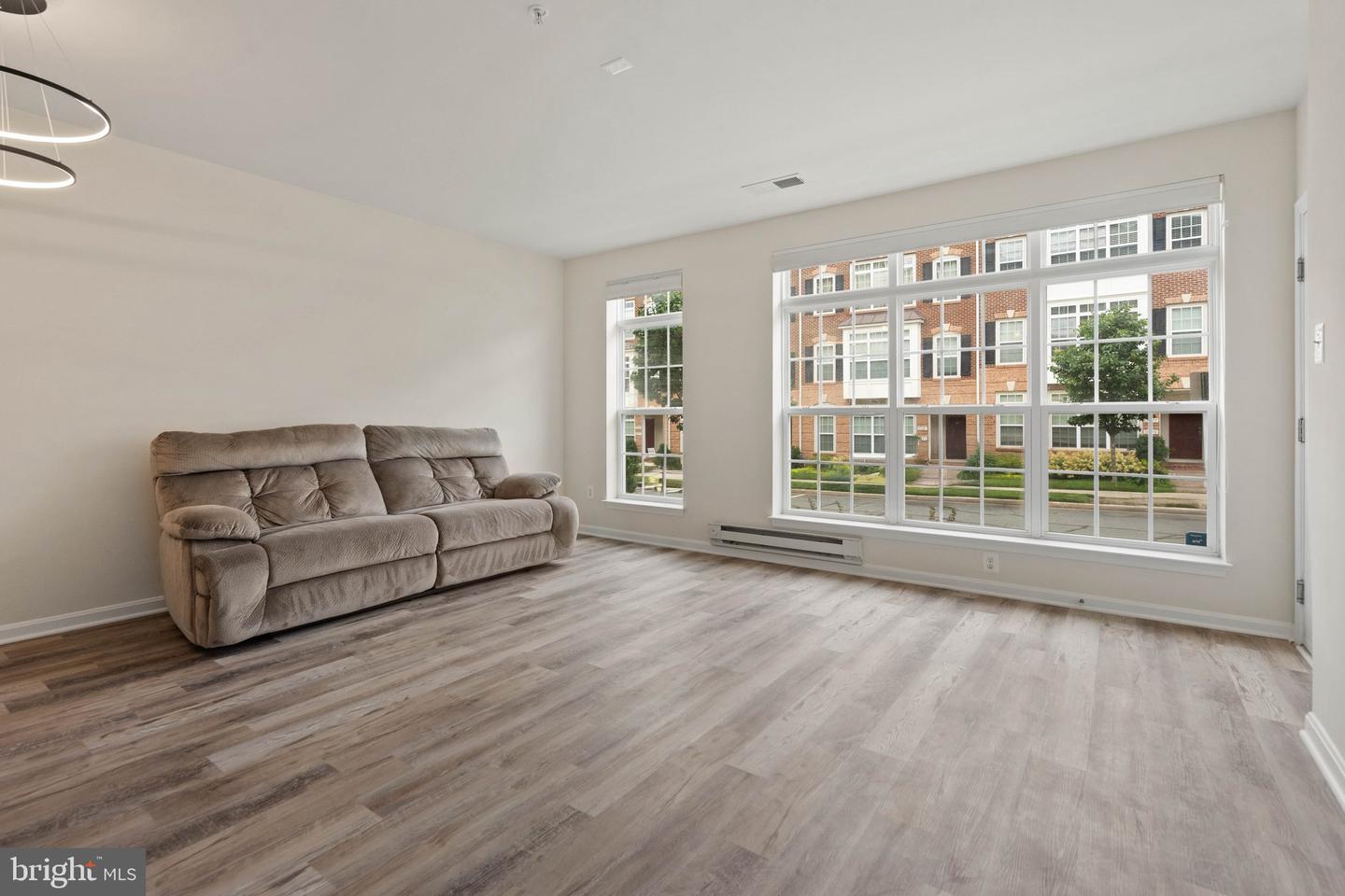 19278 HARLOW SQ, LEESBURG, Virginia 20176, 3 Bedrooms Bedrooms, ,2 BathroomsBathrooms,Residential,For sale,19278 HARLOW SQ,VALO2099906 MLS # VALO2099906