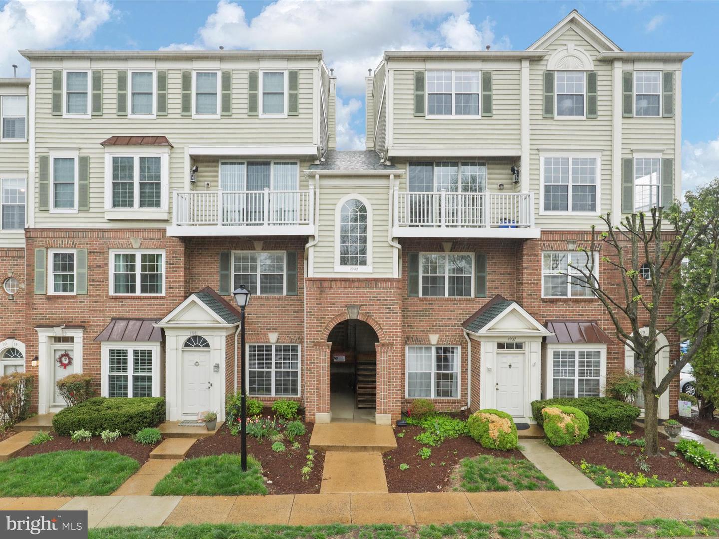 1909 KENWOOD AVE #303, ALEXANDRIA, Virginia 22302, 2 Bedrooms Bedrooms, ,2 BathroomsBathrooms,Residential,For sale,1909 KENWOOD AVE #303,VAAX2043868 MLS # VAAX2043868
