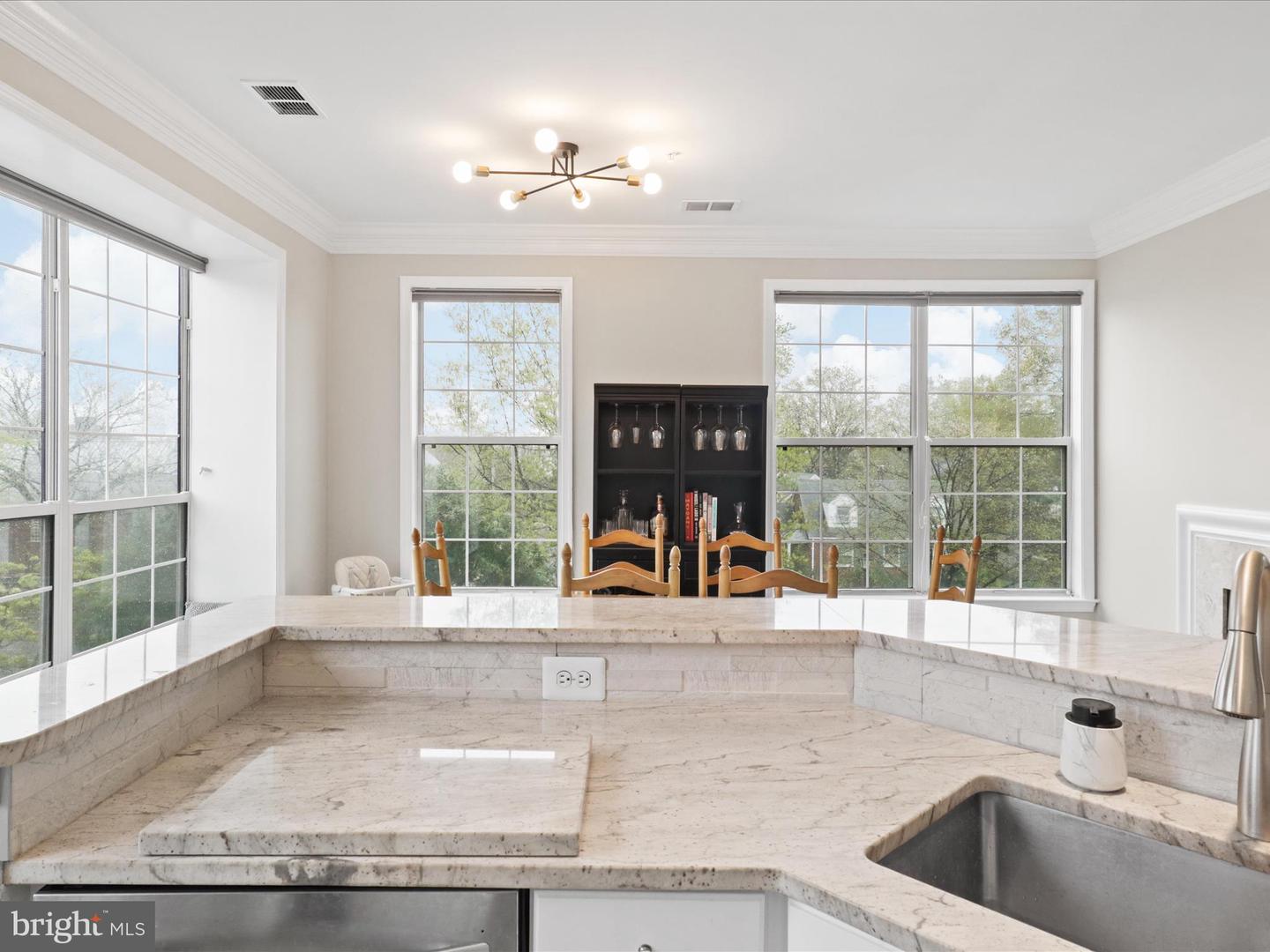 1909 KENWOOD AVE #303, ALEXANDRIA, Virginia 22302, 2 Bedrooms Bedrooms, ,2 BathroomsBathrooms,Residential,For sale,1909 KENWOOD AVE #303,VAAX2043868 MLS # VAAX2043868