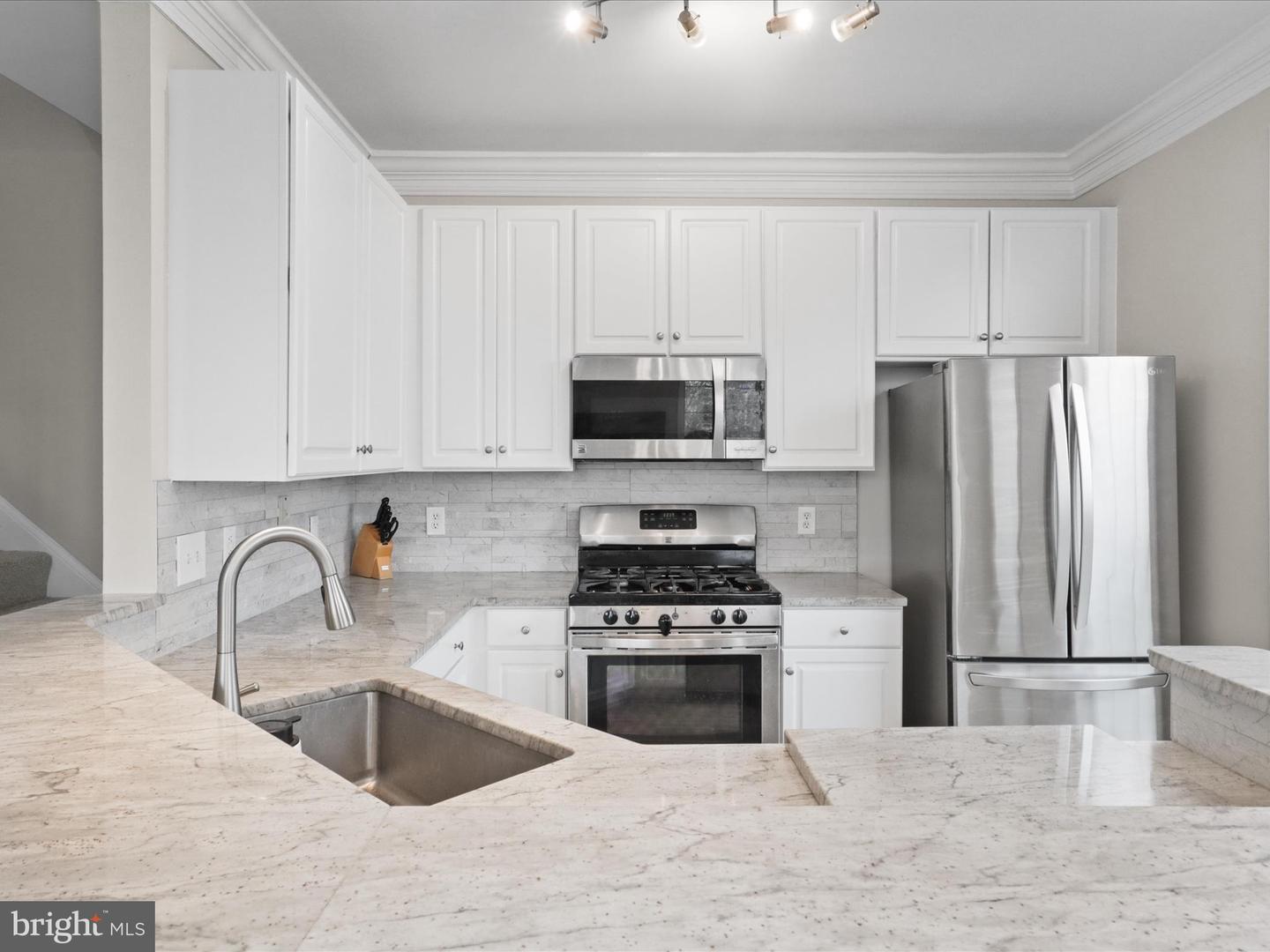 1909 KENWOOD AVE #303, ALEXANDRIA, Virginia 22302, 2 Bedrooms Bedrooms, ,2 BathroomsBathrooms,Residential,For sale,1909 KENWOOD AVE #303,VAAX2043868 MLS # VAAX2043868