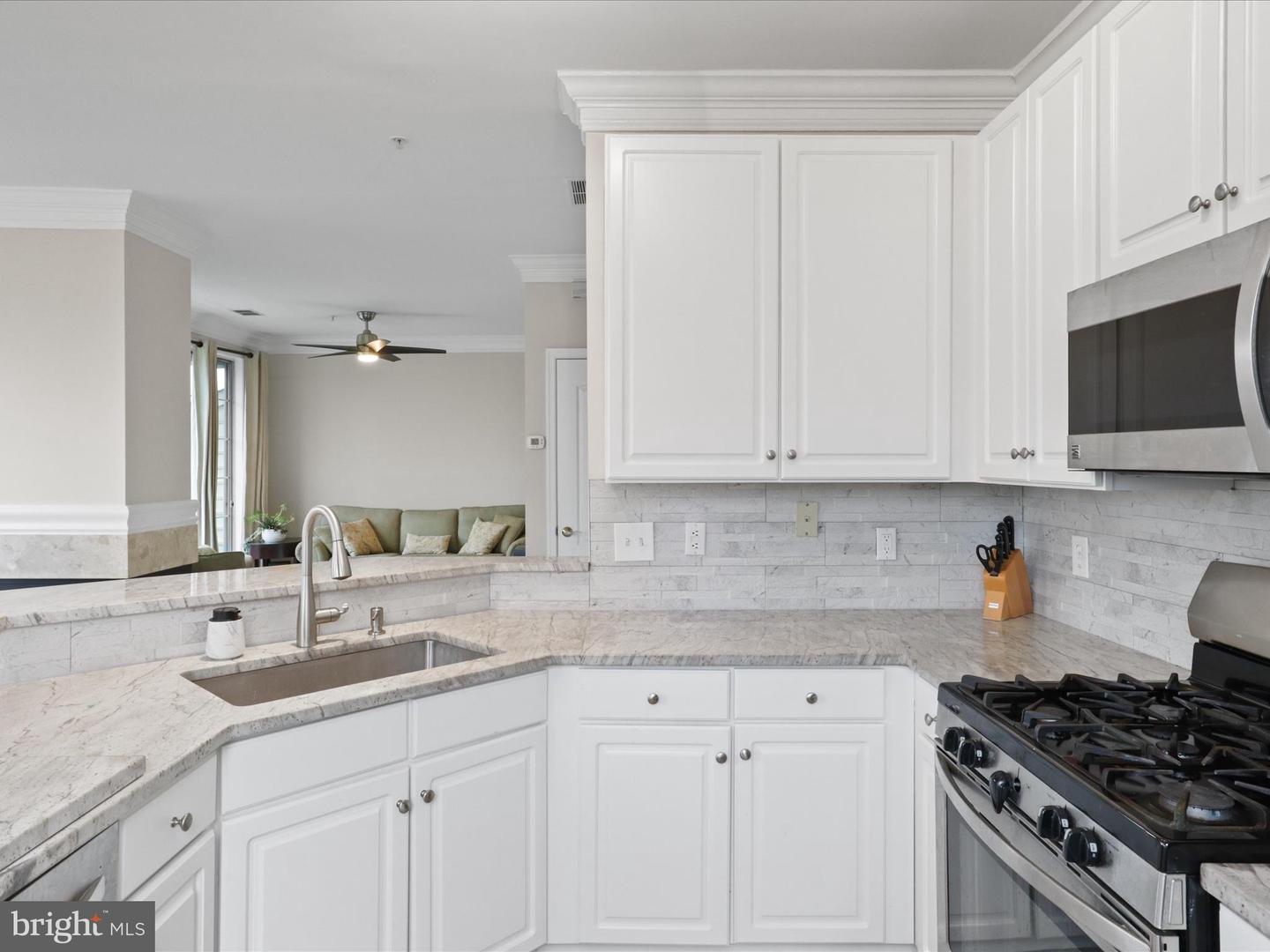 1909 KENWOOD AVE #303, ALEXANDRIA, Virginia 22302, 2 Bedrooms Bedrooms, ,2 BathroomsBathrooms,Residential,For sale,1909 KENWOOD AVE #303,VAAX2043868 MLS # VAAX2043868