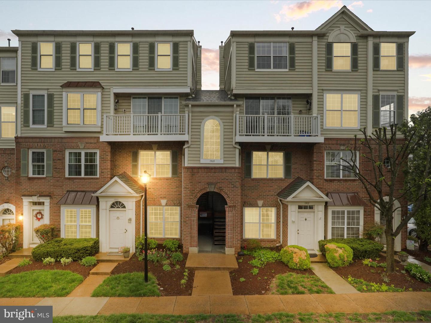 1909 KENWOOD AVE #303, ALEXANDRIA, Virginia 22302, 2 Bedrooms Bedrooms, ,2 BathroomsBathrooms,Residential,For sale,1909 KENWOOD AVE #303,VAAX2043868 MLS # VAAX2043868