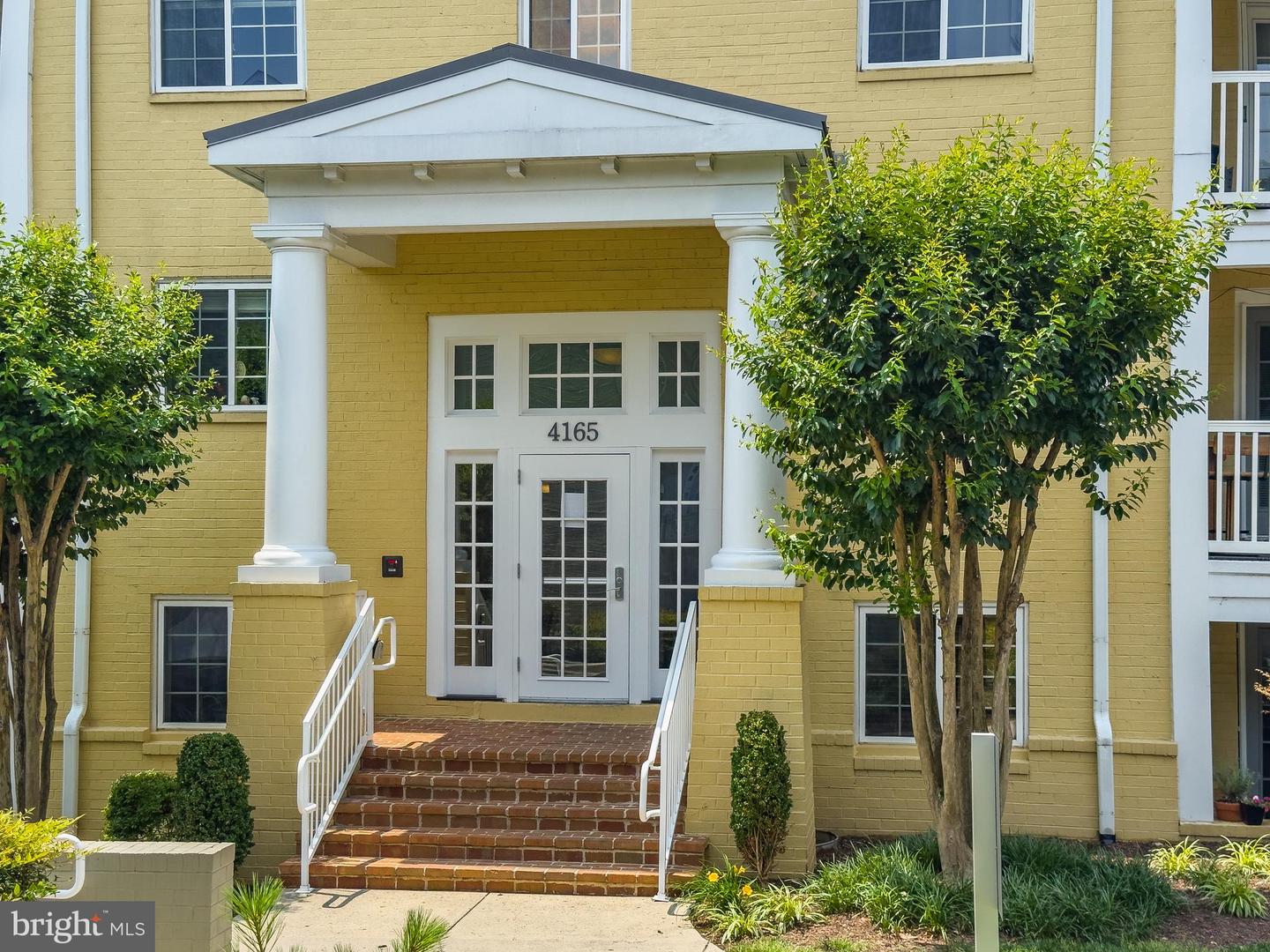 4165 S FOUR MILE RUN DR #203, ARLINGTON, Virginia 22204, 2 Bedrooms Bedrooms, ,2 BathroomsBathrooms,Residential,For sale,4165 S FOUR MILE RUN DR #203,VAAR2059012 MLS # VAAR2059012