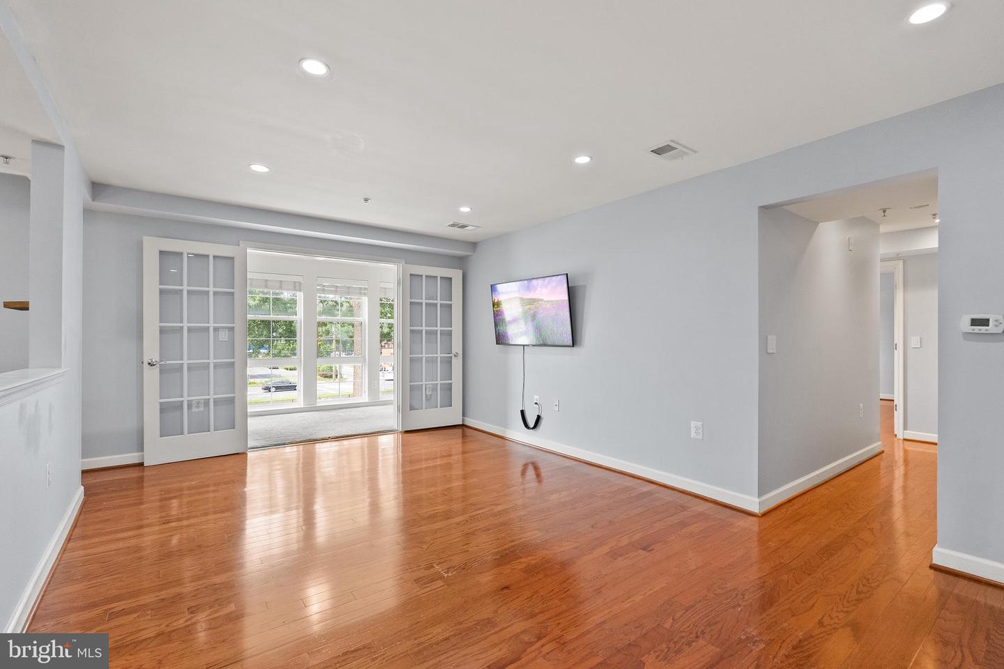 4165 S FOUR MILE RUN DR #203, ARLINGTON, Virginia 22204, 2 Bedrooms Bedrooms, ,2 BathroomsBathrooms,Residential,For sale,4165 S FOUR MILE RUN DR #203,VAAR2059012 MLS # VAAR2059012
