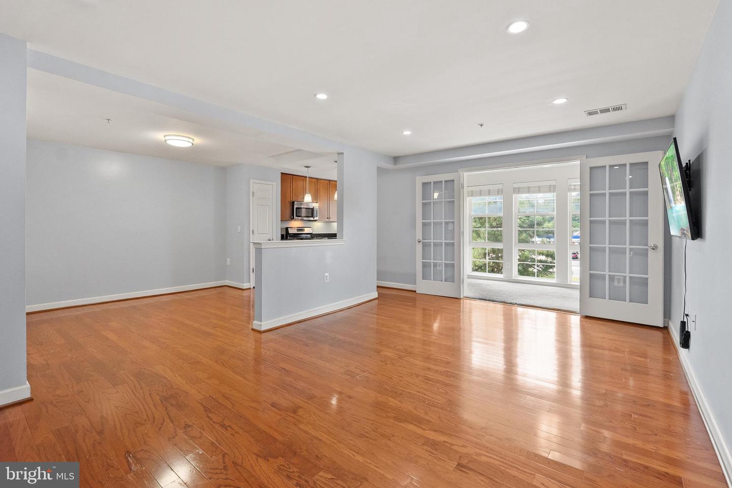 4165 S FOUR MILE RUN DR #203, ARLINGTON, Virginia 22204, 2 Bedrooms Bedrooms, ,2 BathroomsBathrooms,Residential,For sale,4165 S FOUR MILE RUN DR #203,VAAR2059012 MLS # VAAR2059012