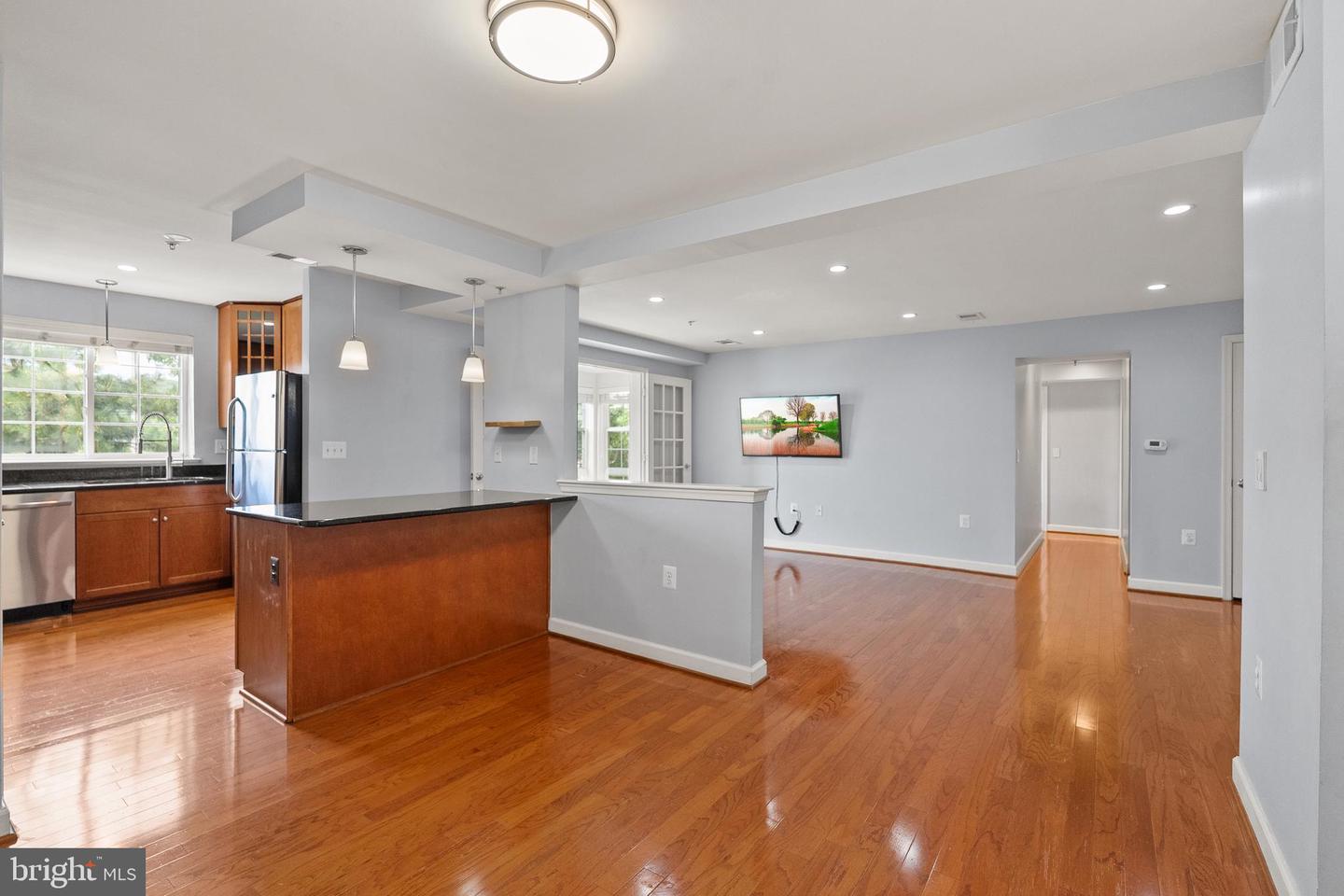 4165 S FOUR MILE RUN DR #203, ARLINGTON, Virginia 22204, 2 Bedrooms Bedrooms, ,2 BathroomsBathrooms,Residential,For sale,4165 S FOUR MILE RUN DR #203,VAAR2059012 MLS # VAAR2059012