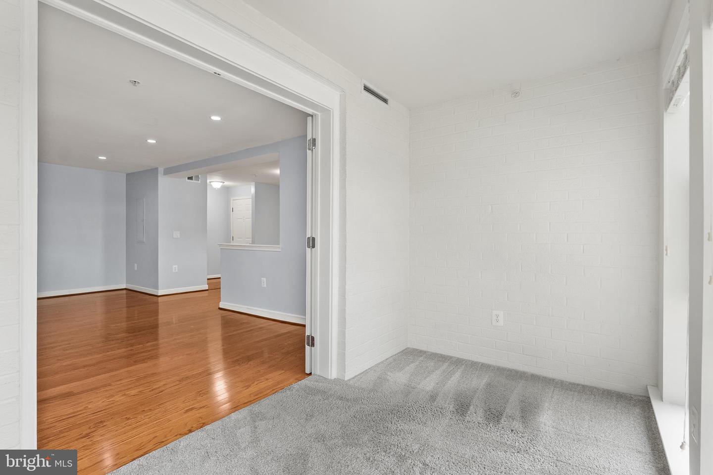 4165 S FOUR MILE RUN DR #203, ARLINGTON, Virginia 22204, 2 Bedrooms Bedrooms, ,2 BathroomsBathrooms,Residential,For sale,4165 S FOUR MILE RUN DR #203,VAAR2059012 MLS # VAAR2059012