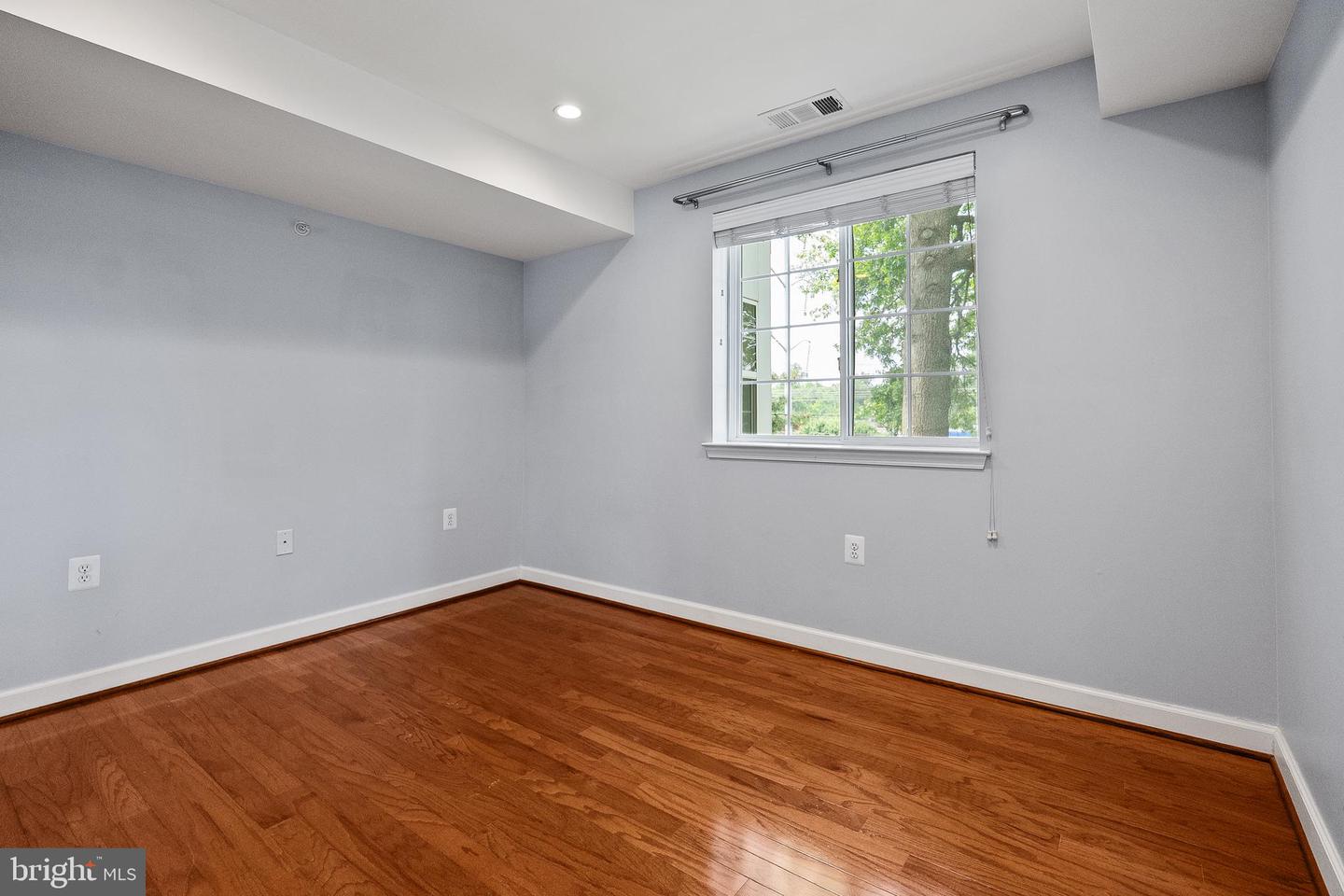 4165 S FOUR MILE RUN DR #203, ARLINGTON, Virginia 22204, 2 Bedrooms Bedrooms, ,2 BathroomsBathrooms,Residential,For sale,4165 S FOUR MILE RUN DR #203,VAAR2059012 MLS # VAAR2059012