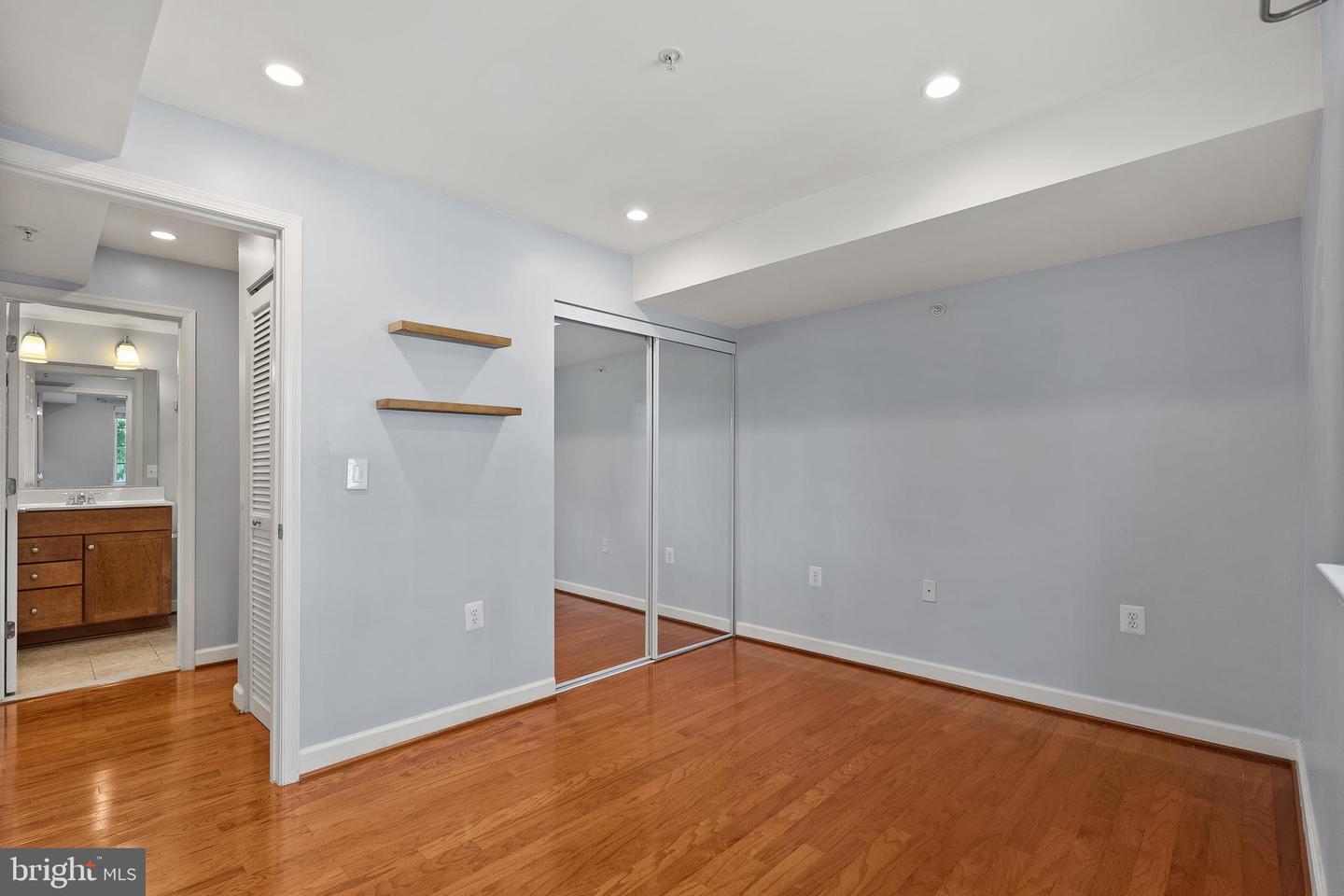 4165 S FOUR MILE RUN DR #203, ARLINGTON, Virginia 22204, 2 Bedrooms Bedrooms, ,2 BathroomsBathrooms,Residential,For sale,4165 S FOUR MILE RUN DR #203,VAAR2059012 MLS # VAAR2059012
