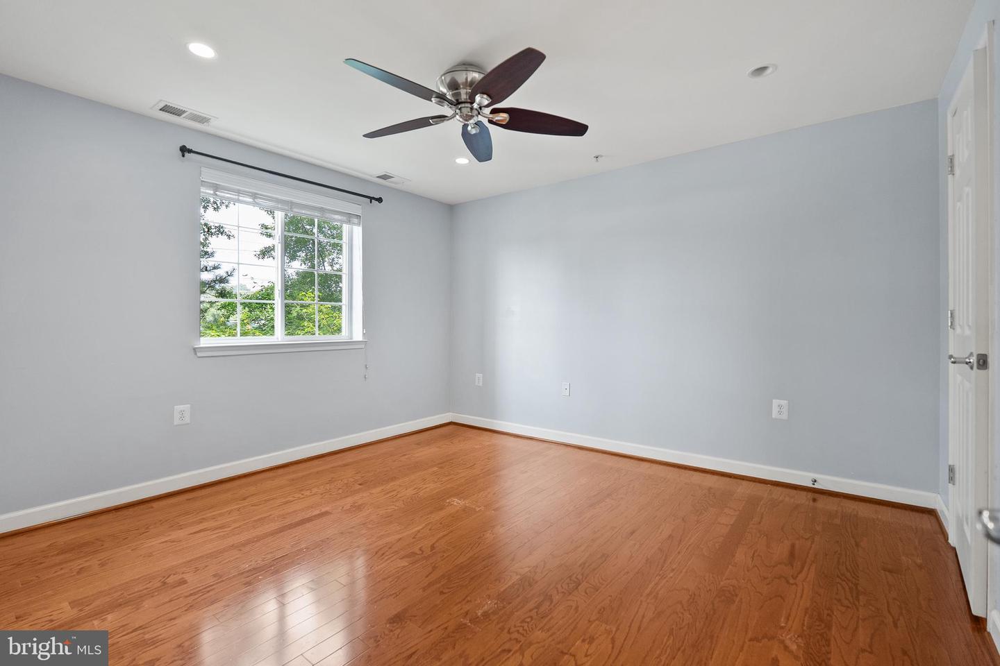 4165 S FOUR MILE RUN DR #203, ARLINGTON, Virginia 22204, 2 Bedrooms Bedrooms, ,2 BathroomsBathrooms,Residential,For sale,4165 S FOUR MILE RUN DR #203,VAAR2059012 MLS # VAAR2059012