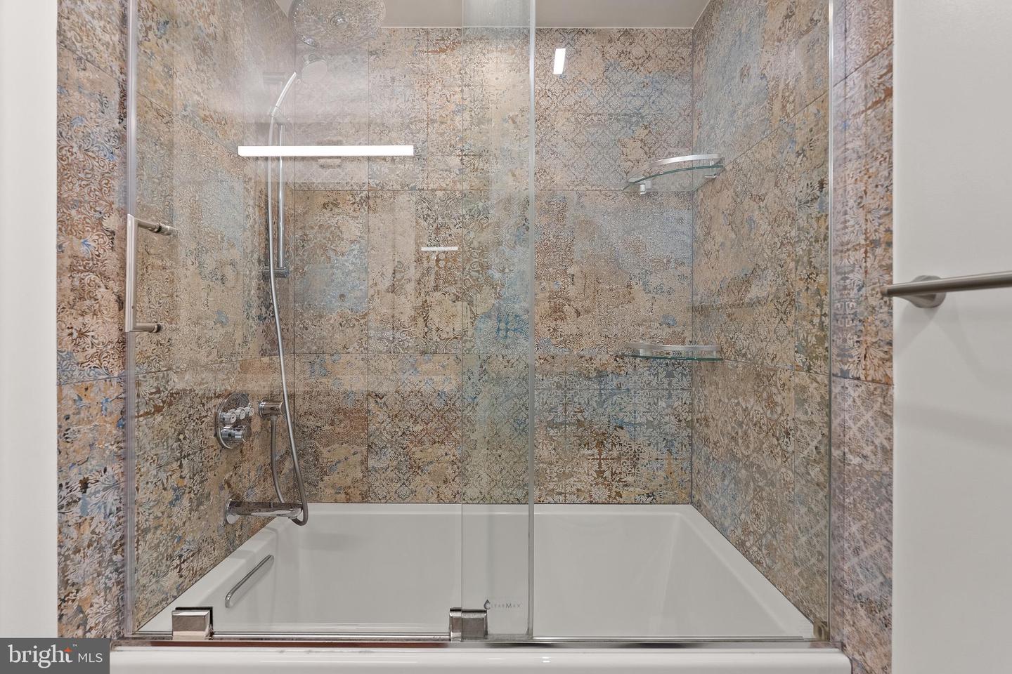 4165 S FOUR MILE RUN DR #203, ARLINGTON, Virginia 22204, 2 Bedrooms Bedrooms, ,2 BathroomsBathrooms,Residential,For sale,4165 S FOUR MILE RUN DR #203,VAAR2059012 MLS # VAAR2059012
