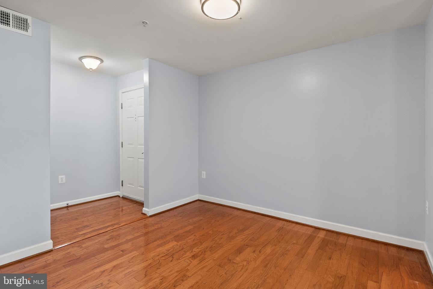4165 S FOUR MILE RUN DR #203, ARLINGTON, Virginia 22204, 2 Bedrooms Bedrooms, ,2 BathroomsBathrooms,Residential,For sale,4165 S FOUR MILE RUN DR #203,VAAR2059012 MLS # VAAR2059012