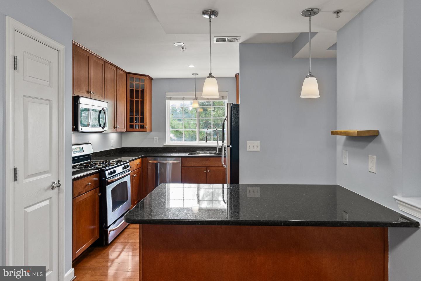 4165 S FOUR MILE RUN DR #203, ARLINGTON, Virginia 22204, 2 Bedrooms Bedrooms, ,2 BathroomsBathrooms,Residential,For sale,4165 S FOUR MILE RUN DR #203,VAAR2059012 MLS # VAAR2059012