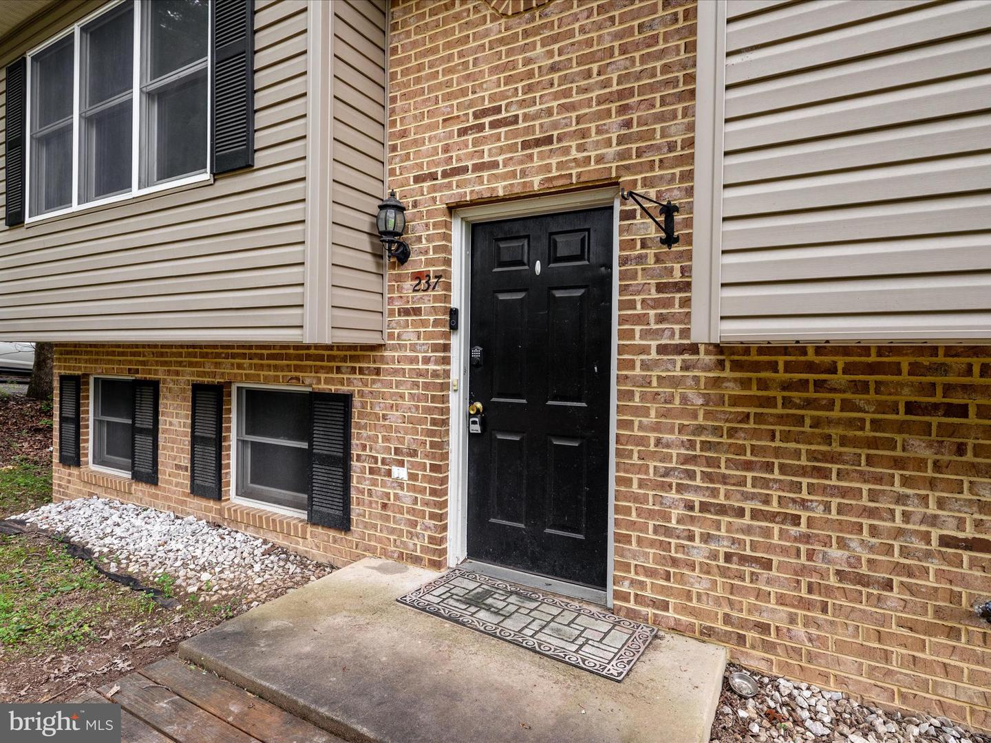 237 LAKEVIEW DR, CROSS JUNCTION, Virginia 22625, 3 Bedrooms Bedrooms, ,2 BathroomsBathrooms,Residential,For sale,237 LAKEVIEW DR,VAFV2034842 MLS # VAFV2034842