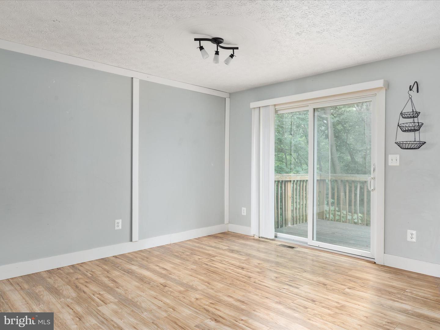 237 LAKEVIEW DR, CROSS JUNCTION, Virginia 22625, 3 Bedrooms Bedrooms, ,2 BathroomsBathrooms,Residential,For sale,237 LAKEVIEW DR,VAFV2034842 MLS # VAFV2034842