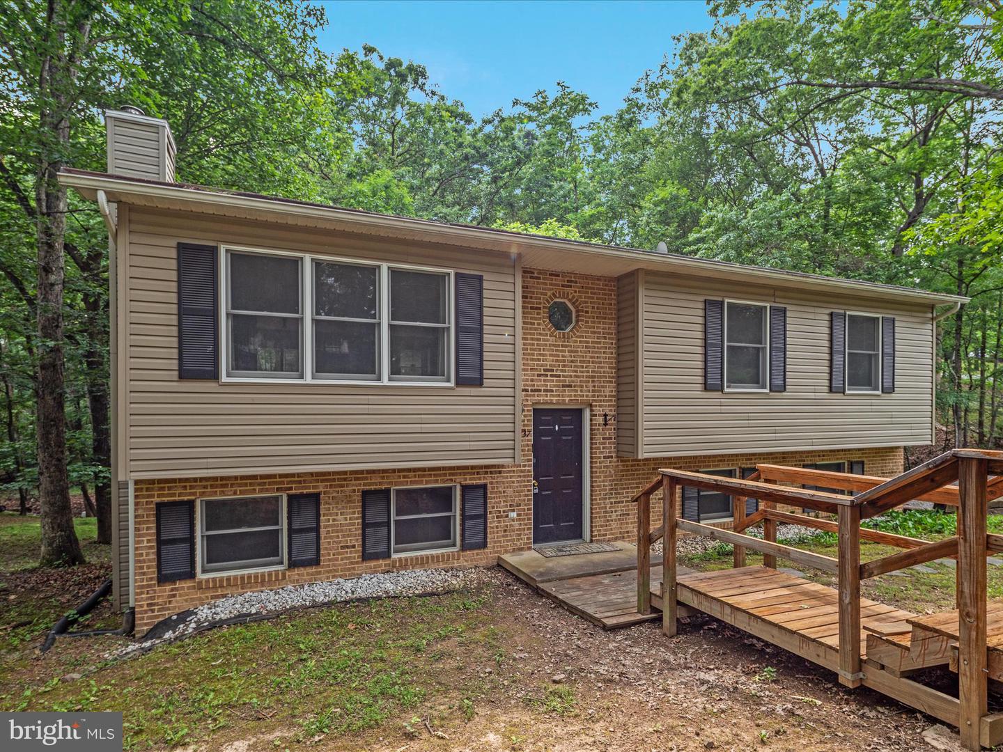 237 LAKEVIEW DR, CROSS JUNCTION, Virginia 22625, 3 Bedrooms Bedrooms, ,2 BathroomsBathrooms,Residential,For sale,237 LAKEVIEW DR,VAFV2034842 MLS # VAFV2034842