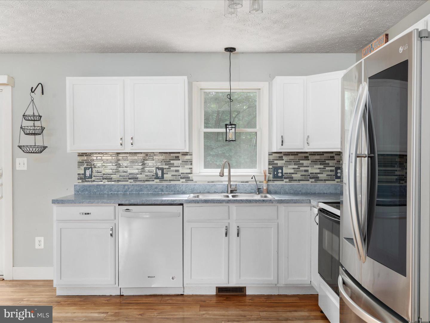 237 LAKEVIEW DR, CROSS JUNCTION, Virginia 22625, 3 Bedrooms Bedrooms, ,2 BathroomsBathrooms,Residential,For sale,237 LAKEVIEW DR,VAFV2034842 MLS # VAFV2034842