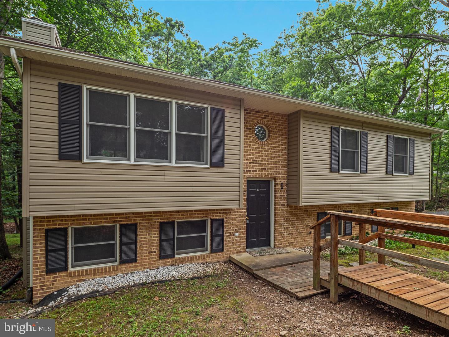 237 LAKEVIEW DR, CROSS JUNCTION, Virginia 22625, 3 Bedrooms Bedrooms, ,2 BathroomsBathrooms,Residential,For sale,237 LAKEVIEW DR,VAFV2034842 MLS # VAFV2034842