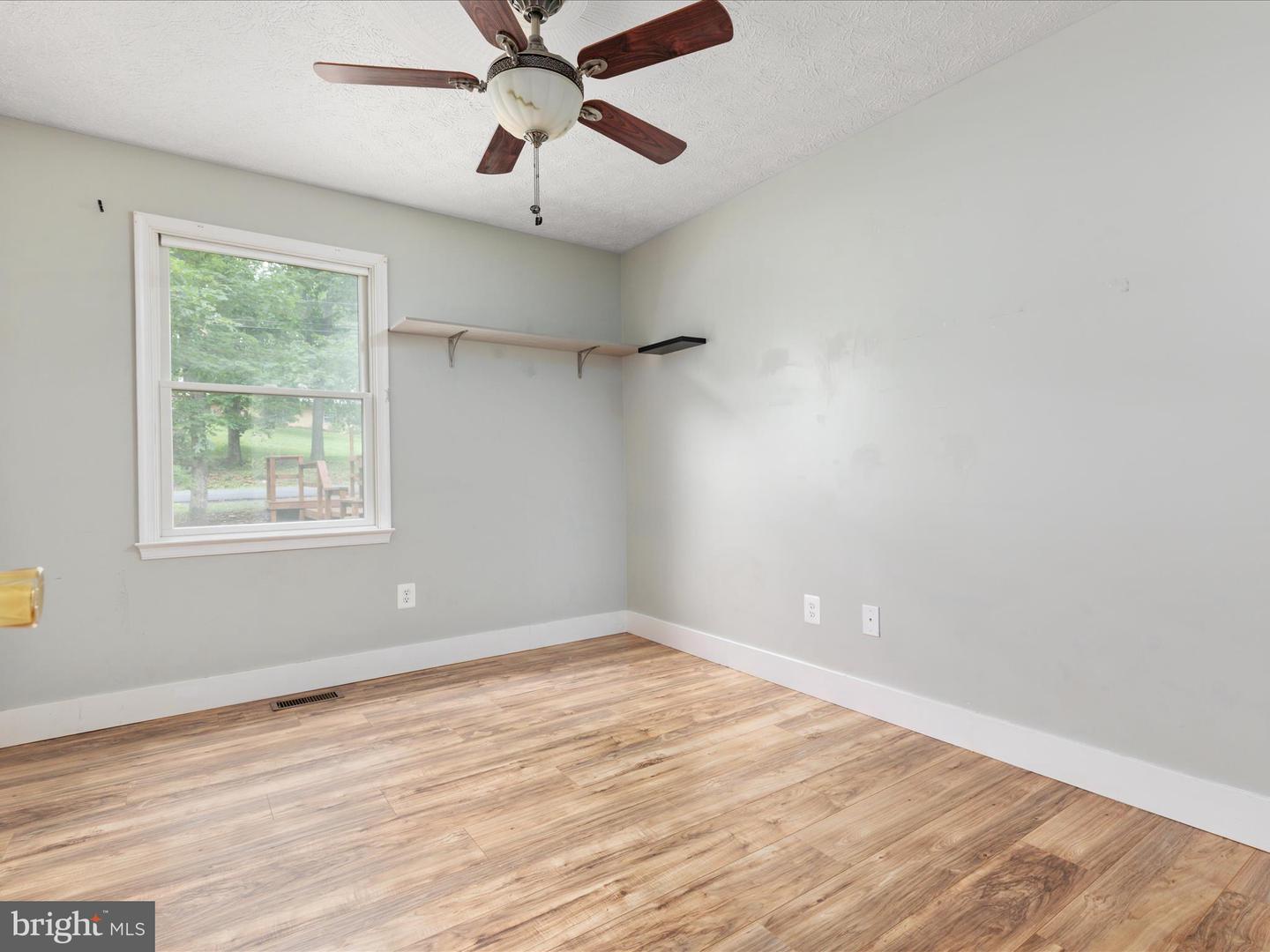 237 LAKEVIEW DR, CROSS JUNCTION, Virginia 22625, 3 Bedrooms Bedrooms, ,2 BathroomsBathrooms,Residential,For sale,237 LAKEVIEW DR,VAFV2034842 MLS # VAFV2034842