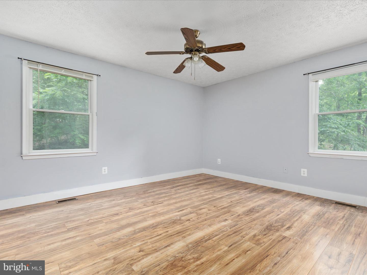 237 LAKEVIEW DR, CROSS JUNCTION, Virginia 22625, 3 Bedrooms Bedrooms, ,2 BathroomsBathrooms,Residential,For sale,237 LAKEVIEW DR,VAFV2034842 MLS # VAFV2034842
