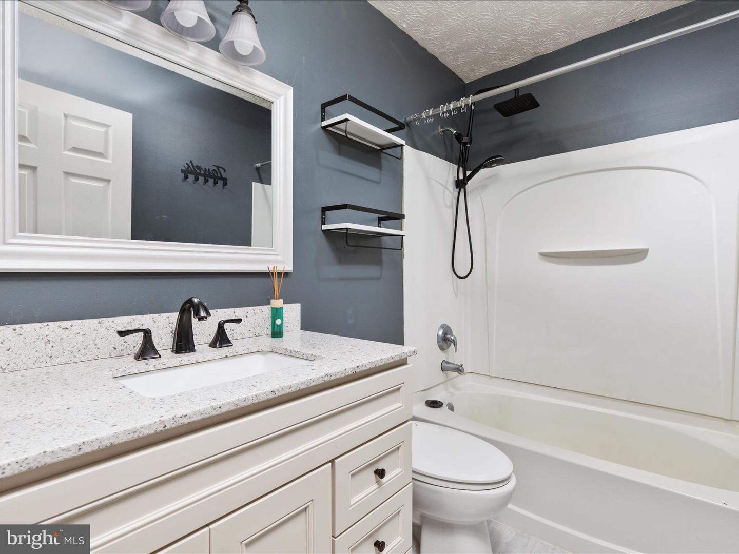 237 LAKEVIEW DR, CROSS JUNCTION, Virginia 22625, 3 Bedrooms Bedrooms, ,2 BathroomsBathrooms,Residential,For sale,237 LAKEVIEW DR,VAFV2034842 MLS # VAFV2034842