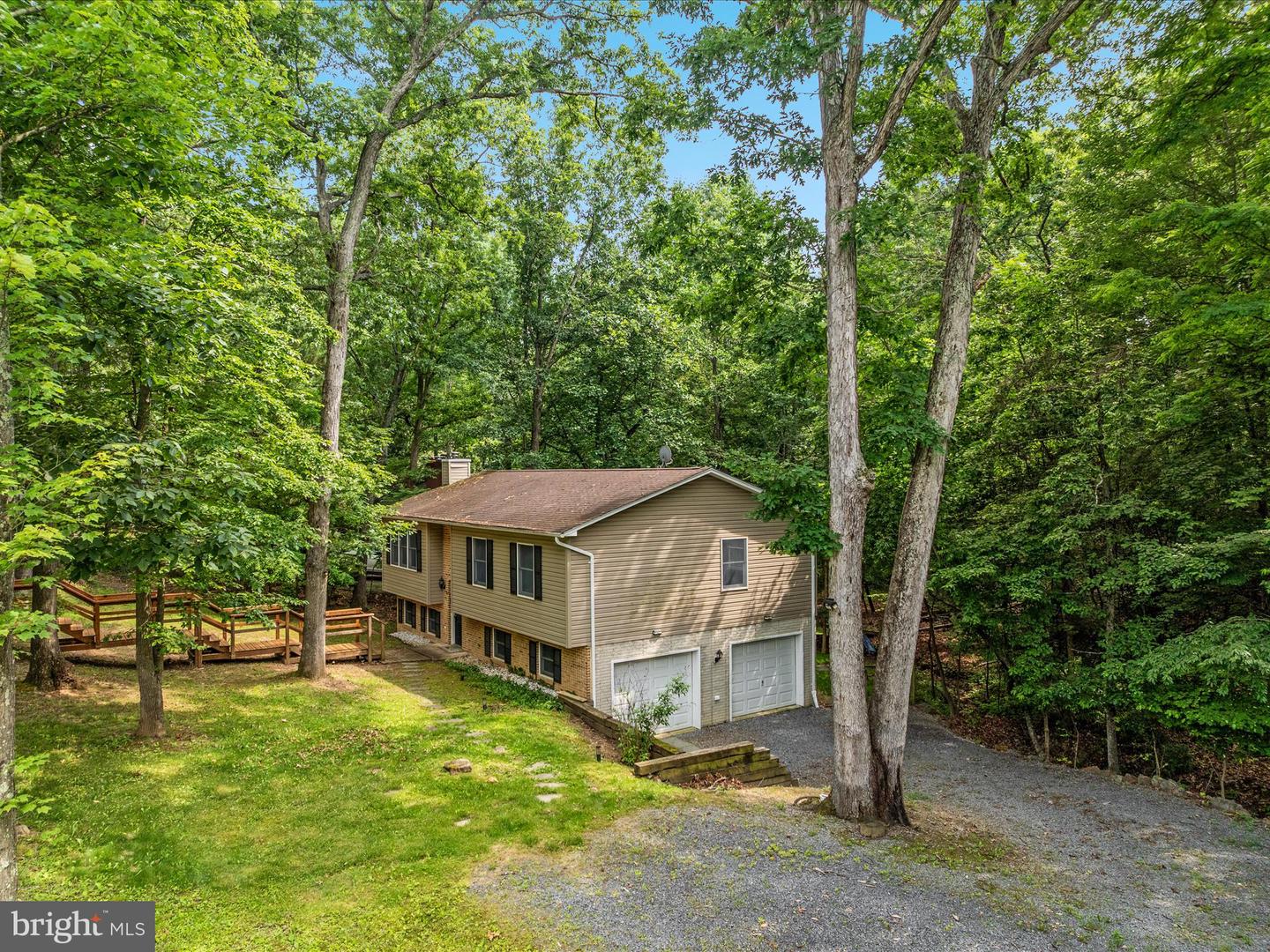 237 LAKEVIEW DR, CROSS JUNCTION, Virginia 22625, 3 Bedrooms Bedrooms, ,2 BathroomsBathrooms,Residential,For sale,237 LAKEVIEW DR,VAFV2034842 MLS # VAFV2034842