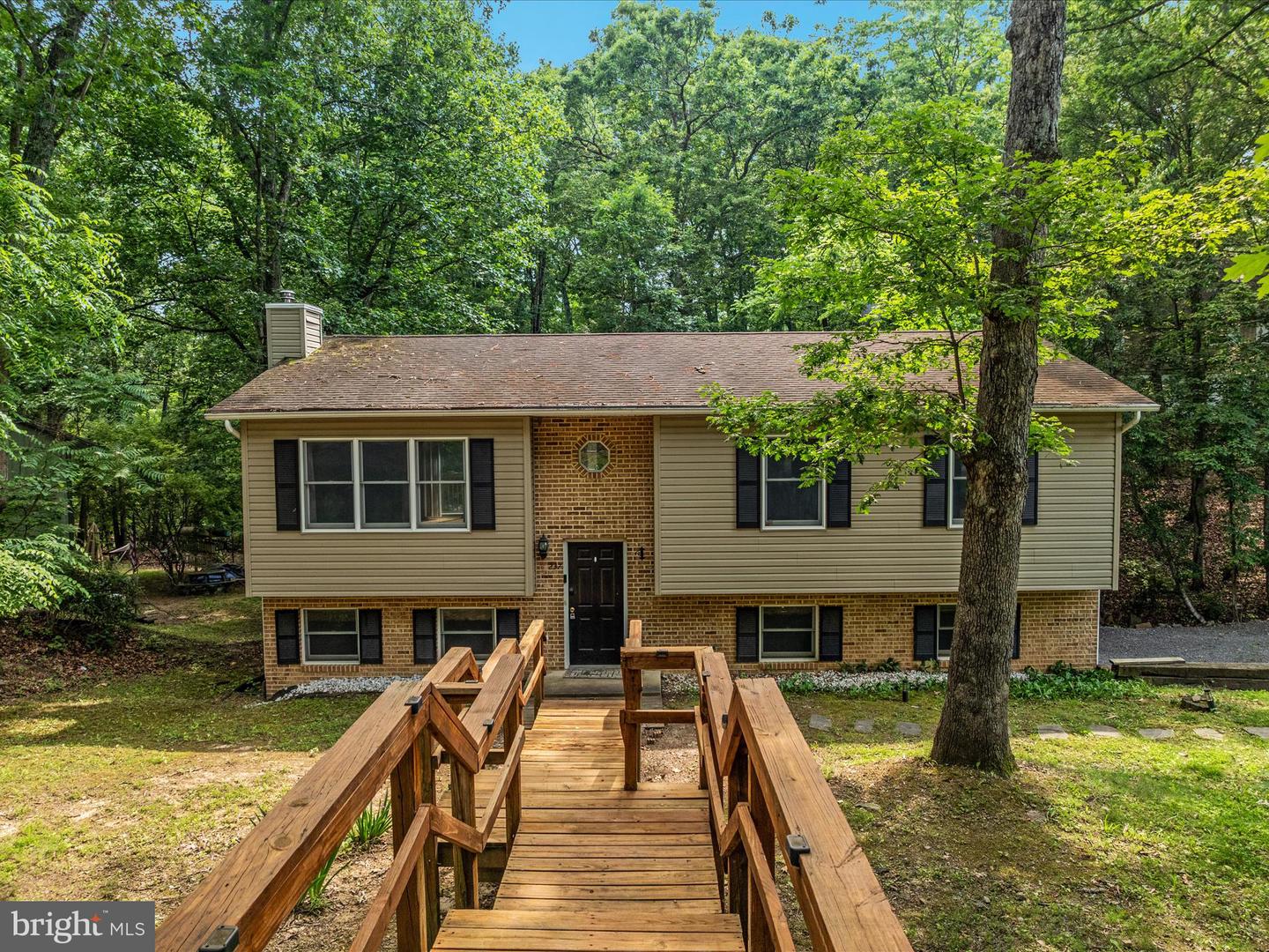 237 LAKEVIEW DR, CROSS JUNCTION, Virginia 22625, 3 Bedrooms Bedrooms, ,2 BathroomsBathrooms,Residential,For sale,237 LAKEVIEW DR,VAFV2034842 MLS # VAFV2034842
