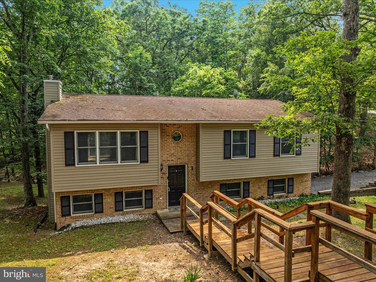 237 LAKEVIEW DR, CROSS JUNCTION, Virginia 22625, 3 Bedrooms Bedrooms, ,2 BathroomsBathrooms,Residential,For sale,237 LAKEVIEW DR,VAFV2034842 MLS # VAFV2034842