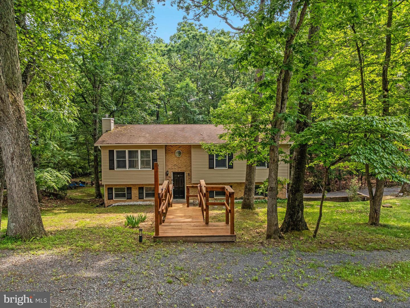237 LAKEVIEW DR, CROSS JUNCTION, Virginia 22625, 3 Bedrooms Bedrooms, ,2 BathroomsBathrooms,Residential,For sale,237 LAKEVIEW DR,VAFV2034842 MLS # VAFV2034842