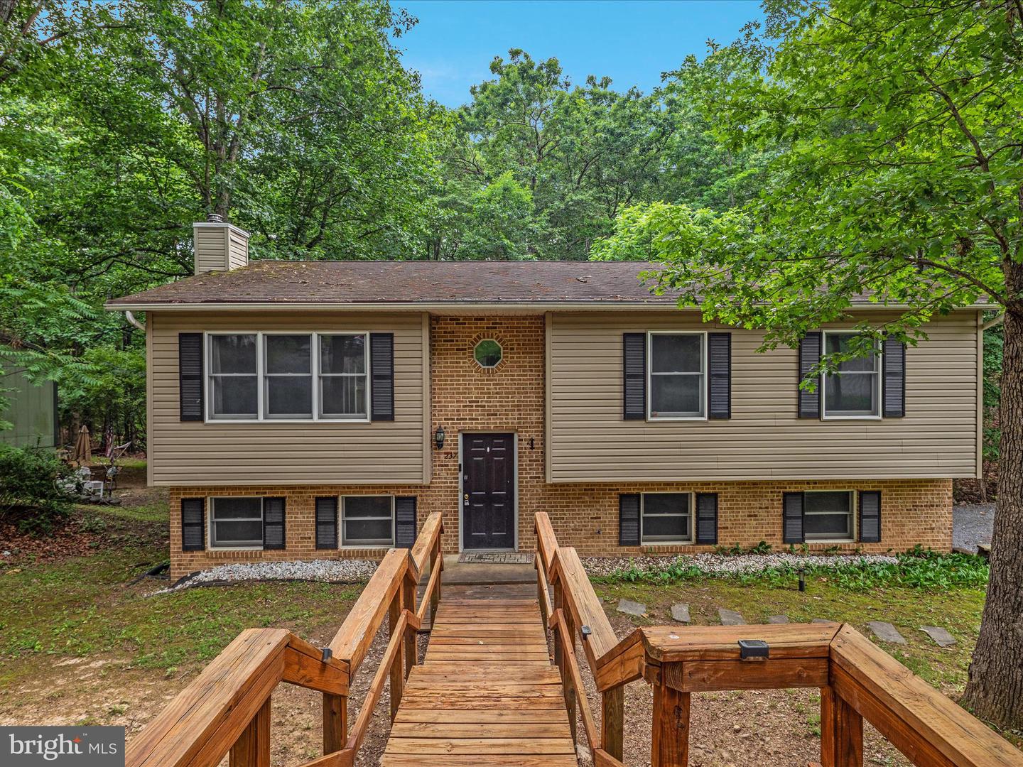 237 LAKEVIEW DR, CROSS JUNCTION, Virginia 22625, 3 Bedrooms Bedrooms, ,2 BathroomsBathrooms,Residential,For sale,237 LAKEVIEW DR,VAFV2034842 MLS # VAFV2034842