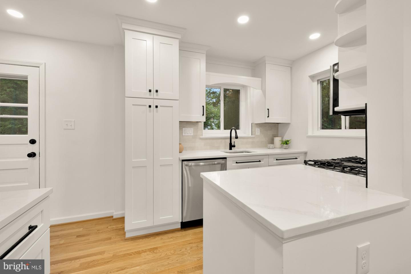 6232 18TH RD N, ARLINGTON, Virginia 22205, 3 Bedrooms Bedrooms, ,3 BathroomsBathrooms,Residential,For sale,6232 18TH RD N,VAAR2059244 MLS # VAAR2059244