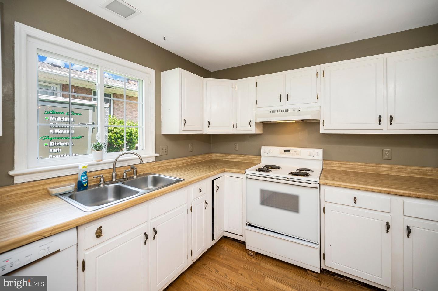 240 HILLCREST DRIVE, FREDERICKSBURG, Virginia 22401, 2 Bedrooms Bedrooms, ,1 BathroomBathrooms,Residential,For sale,240 HILLCREST DRIVE,VAFB2008440 MLS # VAFB2008440