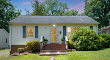 240 HILLCREST DRIVE, FREDERICKSBURG, Virginia 22401, 2 Bedrooms Bedrooms, ,1 BathroomBathrooms,Residential,For sale,240 HILLCREST DRIVE,VAFB2008440 MLS # VAFB2008440