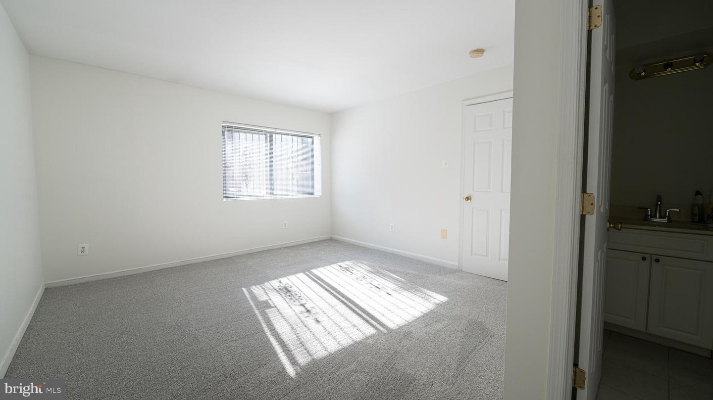 3418 SUMMIT CT NE #3418, WASHINGTON, District Of Columbia 20018, 3 Bedrooms Bedrooms, ,2 BathroomsBathrooms,Residential,For sale,3418 SUMMIT CT NE #3418,DCDC2206190 MLS # DCDC2206190