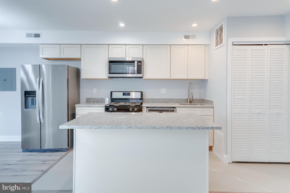 537 NEWCOMB ST SE, WASHINGTON, District Of Columbia 20032, 8 Bedrooms Bedrooms, ,4 BathroomsBathrooms,Residential,For sale,537 NEWCOMB ST SE,DCDC2206392 MLS # DCDC2206392