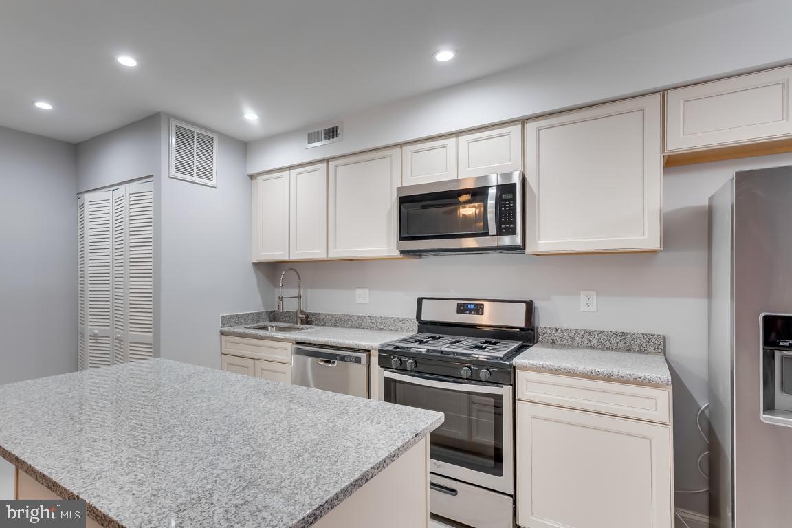 537 NEWCOMB ST SE, WASHINGTON, District Of Columbia 20032, 8 Bedrooms Bedrooms, ,4 BathroomsBathrooms,Residential,For sale,537 NEWCOMB ST SE,DCDC2206392 MLS # DCDC2206392